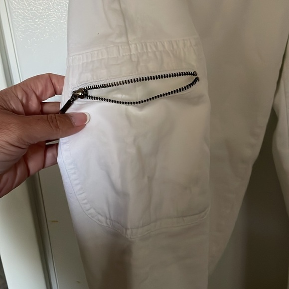 Eddie Bauer Medium White 100% Cotton Capris - Picture 2 of 6